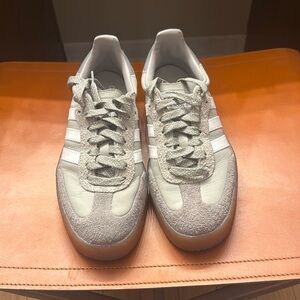 ADIDAS SAMBA Gray & white. Size 8.5
